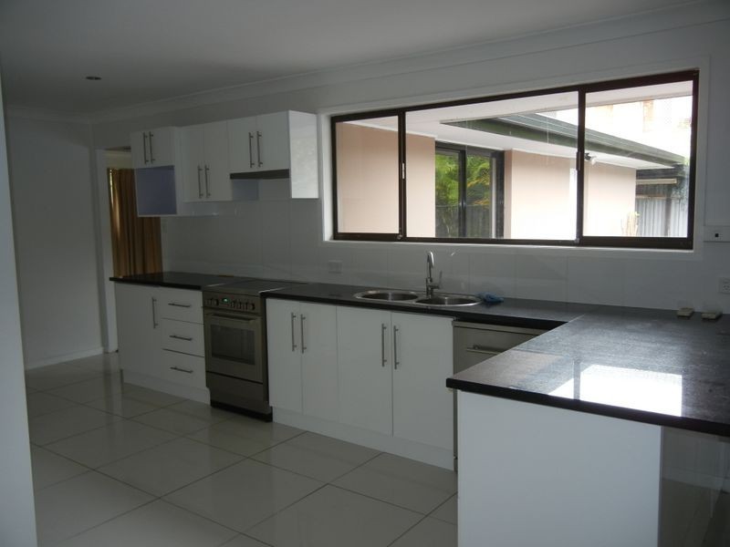 67 Nerang River Drive, Nerang QLD 4211