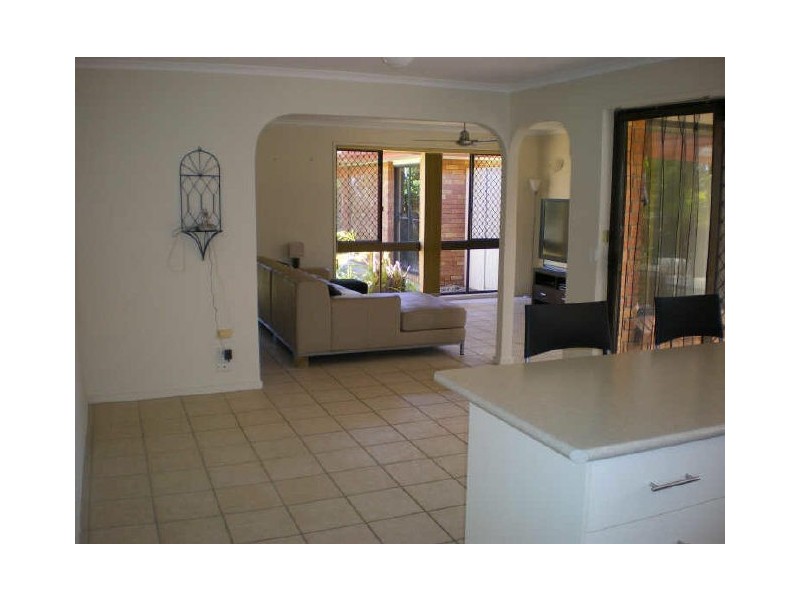 115 Explorers Way, Highland Park QLD 4211