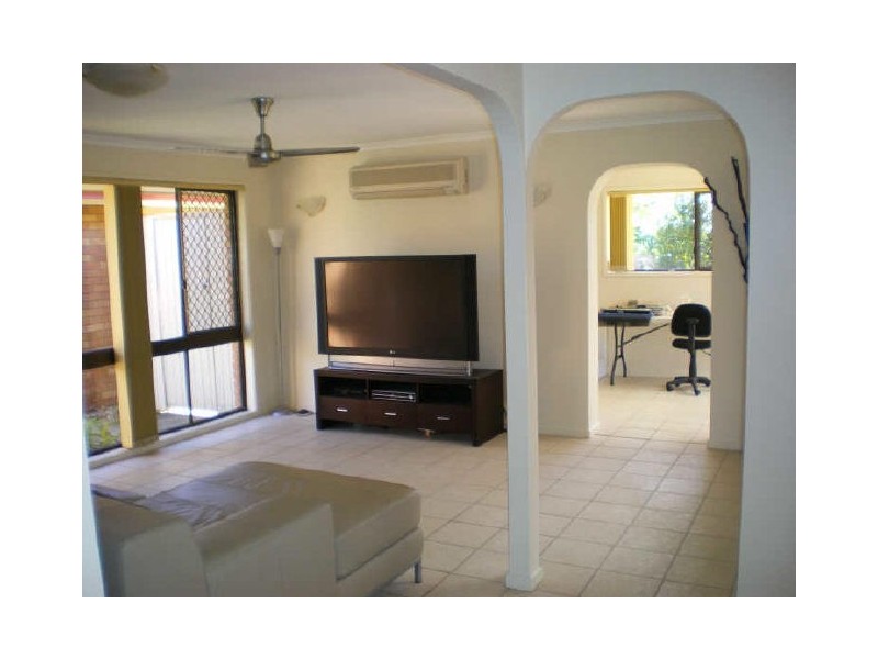 115 Explorers Way, Highland Park QLD 4211