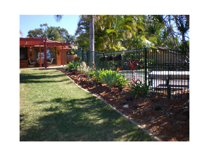 115 Explorers Way, Highland Park QLD 4211