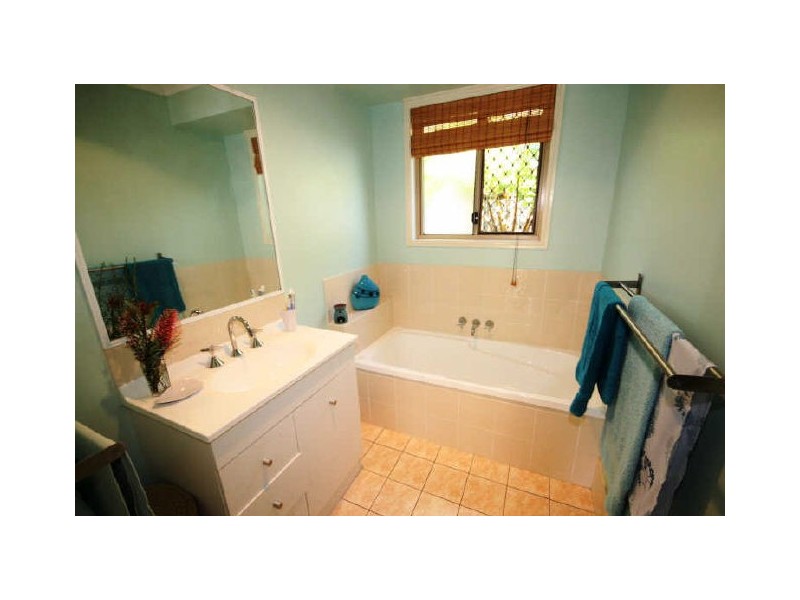 8 Rossmore Street, Nerang QLD 4211
