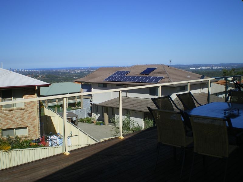 9 Chevron Rise, Highland Park QLD 4211