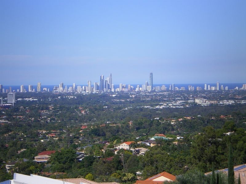 9 Chevron Rise, Highland Park QLD 4211