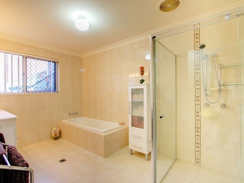 5 Kilmarnock Close, Highland Park QLD 4211