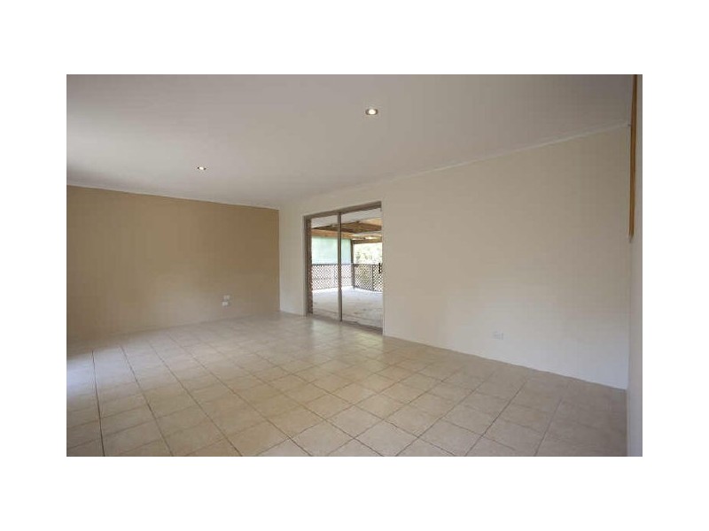 25 Kenneth Drive, Highland Park QLD 4211