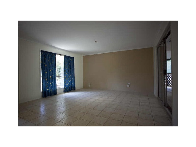 25 Kenneth Drive, Highland Park QLD 4211