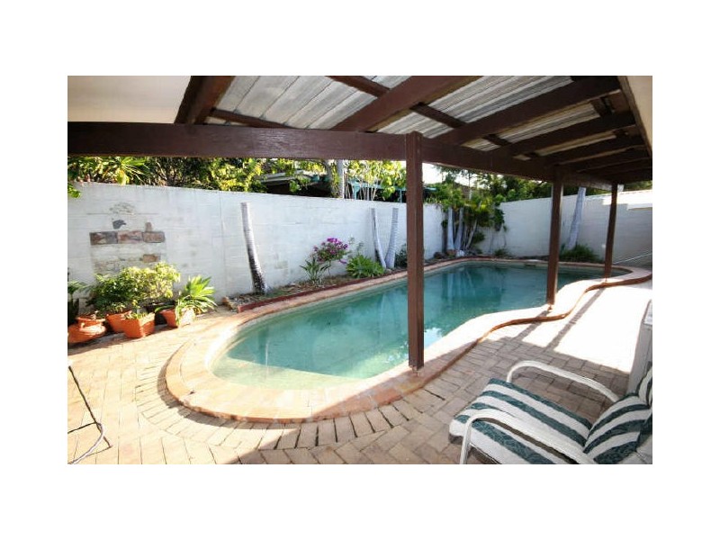 12 Whitian Drive, Carrara QLD 4211