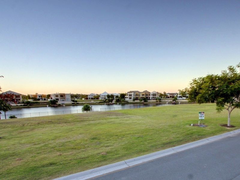 5027 Emerald Islands Drive, Carrara QLD 4211