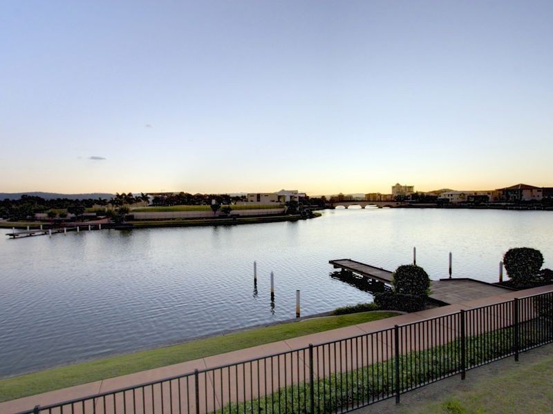 5027 Emerald Islands Drive, Carrara QLD 4211