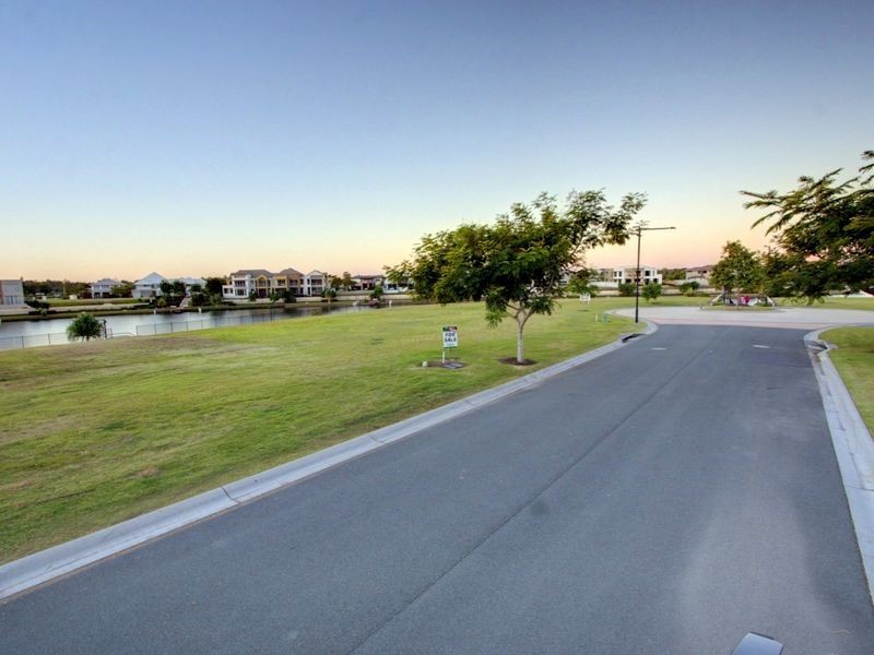 5027 Emerald Islands Drive, Carrara QLD 4211