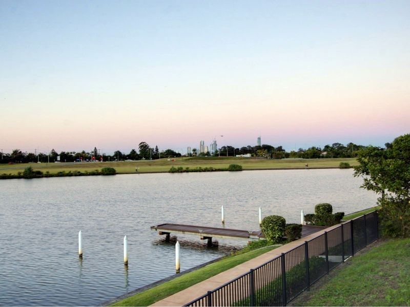 5027 Emerald Islands Drive, Carrara QLD 4211