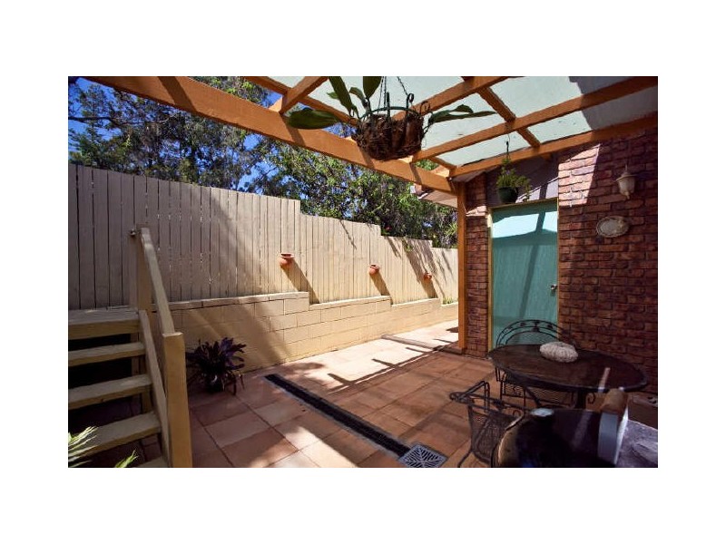 2/8 Gardiners Place, Southport QLD 4215