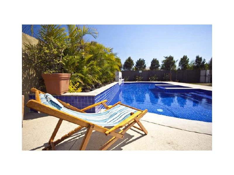 8 Blackheath Terrace, Pacific Pines QLD 4211