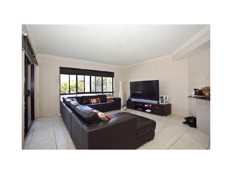 8 Blackheath Terrace, Pacific Pines QLD 4211