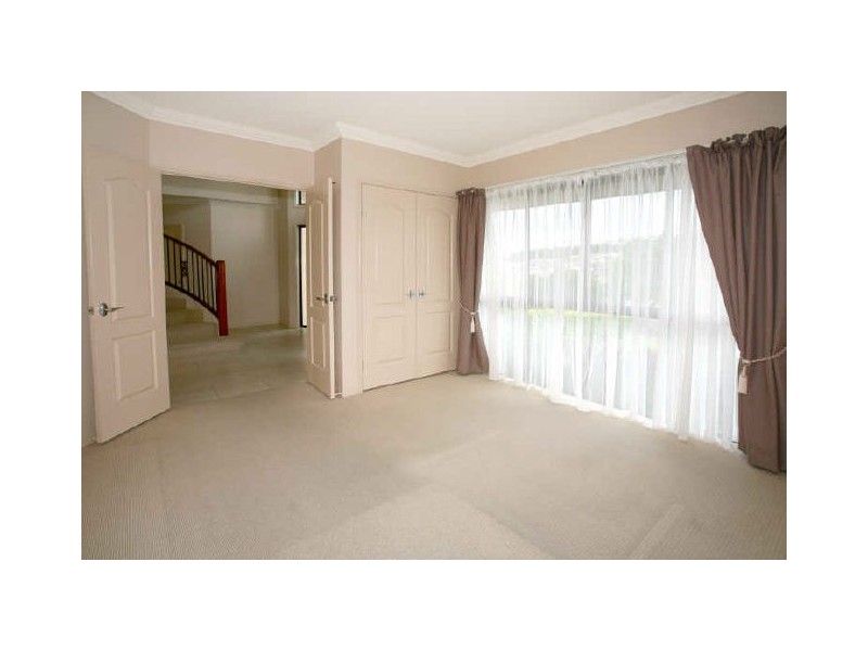 8 Blackheath Terrace, Pacific Pines QLD 4211