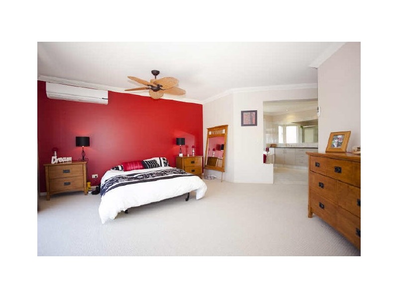 8 Blackheath Terrace, Pacific Pines QLD 4211