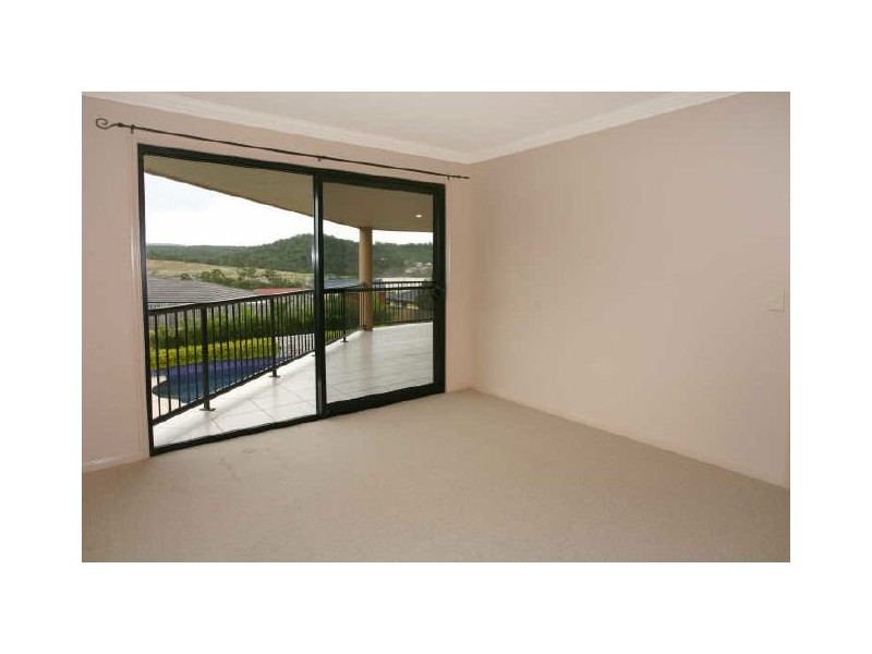 8 Blackheath Terrace, Pacific Pines QLD 4211