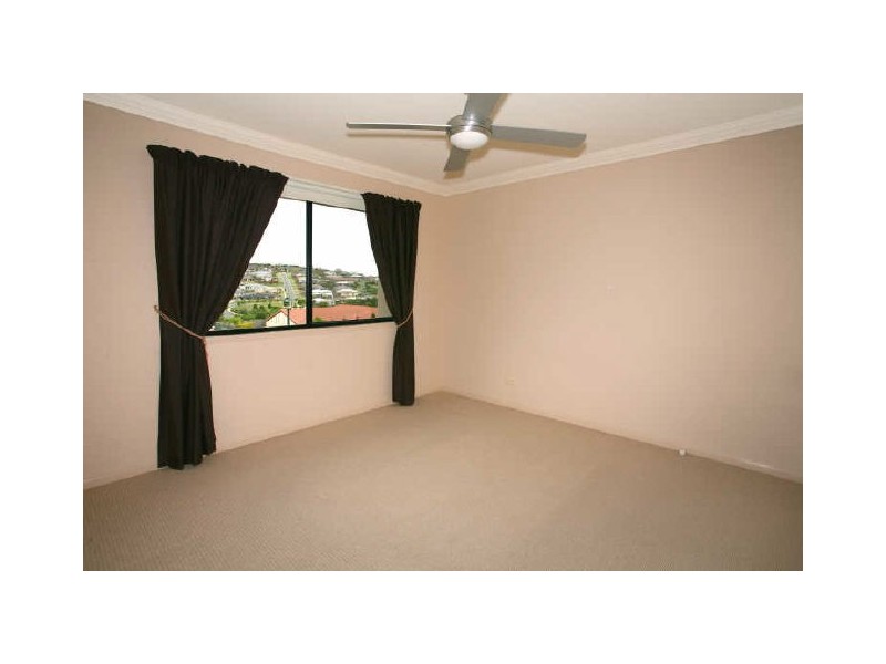 8 Blackheath Terrace, Pacific Pines QLD 4211