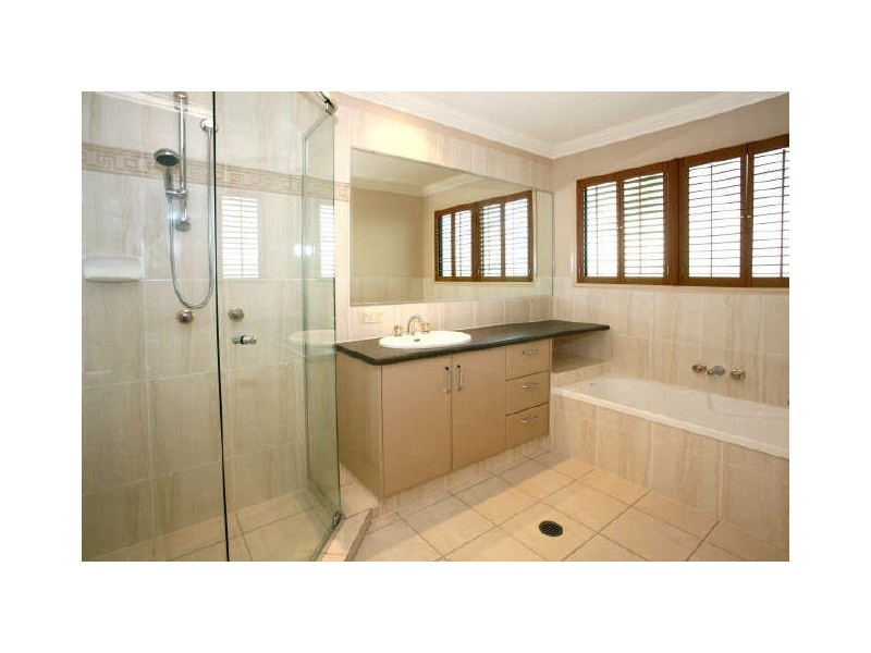 8 Blackheath Terrace, Pacific Pines QLD 4211