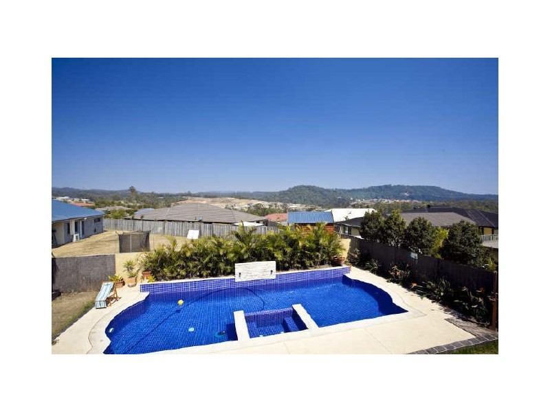 8 Blackheath Terrace, Pacific Pines QLD 4211