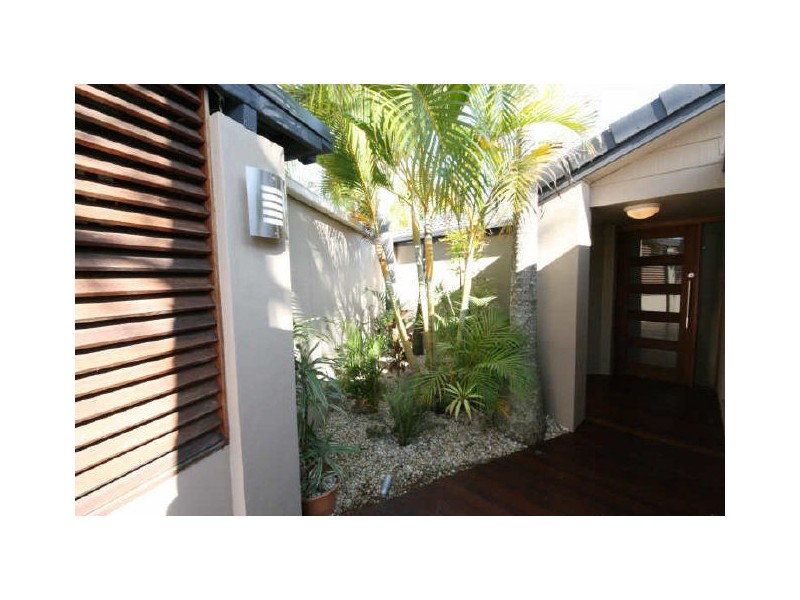 17 Avonbury Court, Carrara QLD 4211