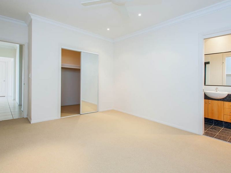 82 Kincaid Drive, Highland Park QLD 4211
