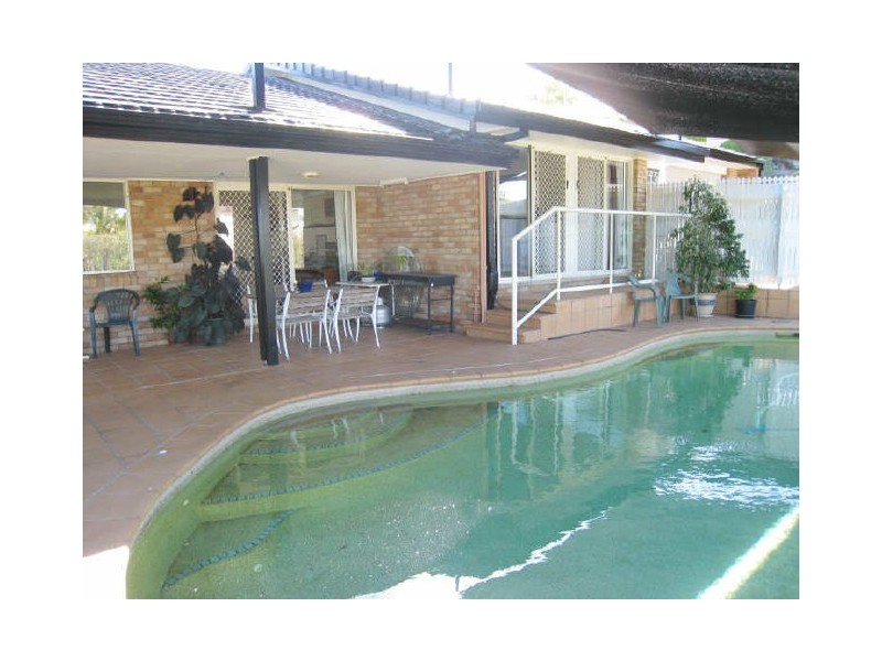 2 Hampstead Court, Highland Park QLD 4211