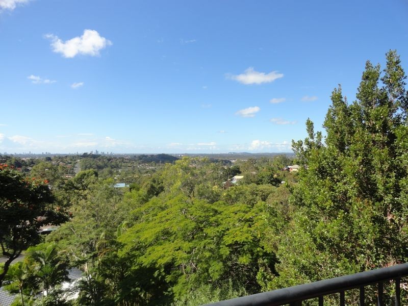 28 Ardrossan Place, Highland Park QLD 4211