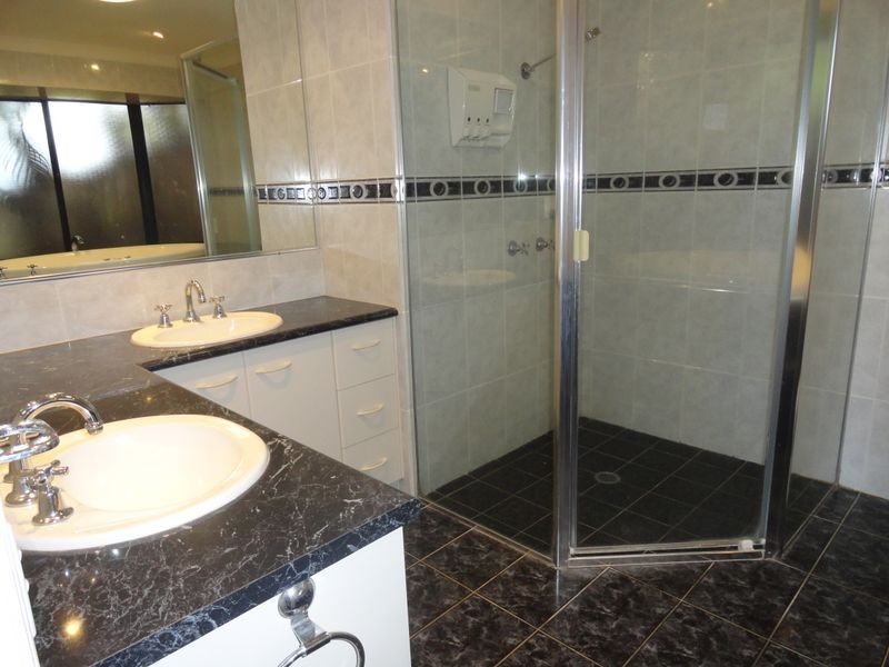 28 Ardrossan Place, Highland Park QLD 4211