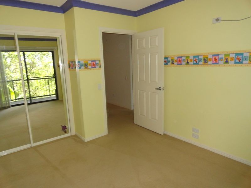 28 Ardrossan Place, Highland Park QLD 4211