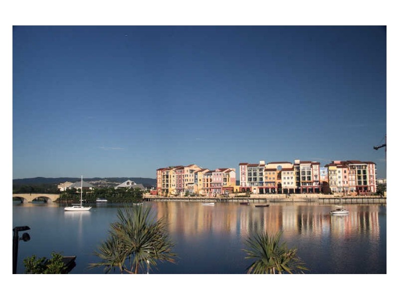 51/3030 The Boulevard Emerald Lakes, Carrara QLD 4211