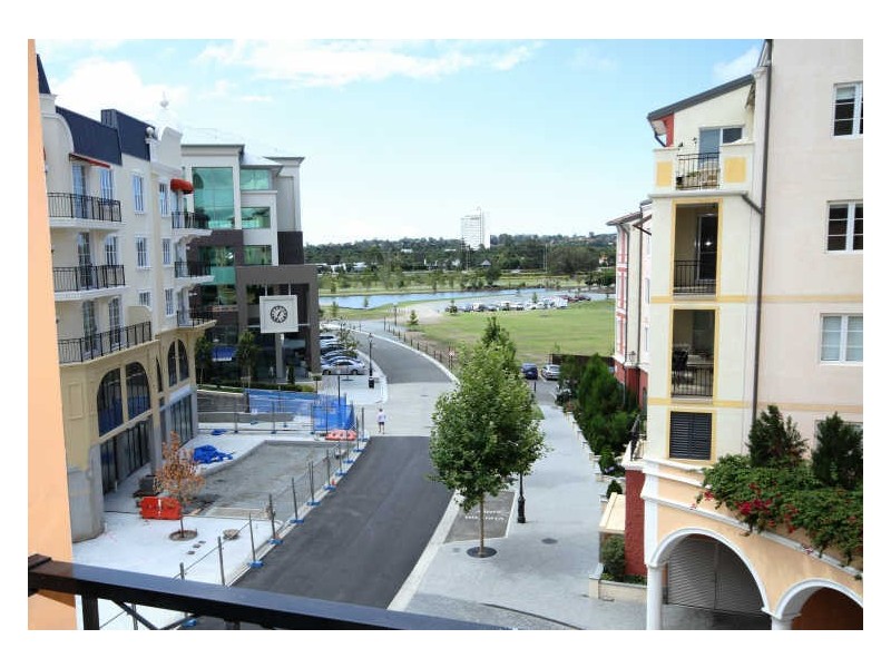 51/3030 The Boulevard Emerald Lakes, Carrara QLD 4211