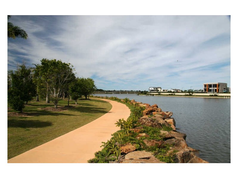 51/3030 The Boulevard Emerald Lakes, Carrara QLD 4211