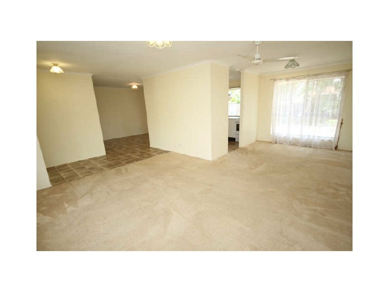 1 Leesa Court, Highland Park QLD 4211