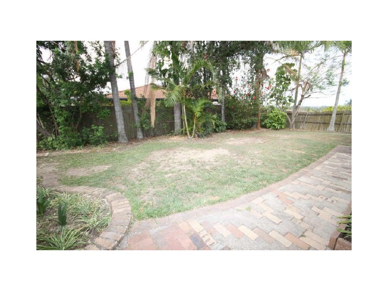 1 Leesa Court, Highland Park QLD 4211