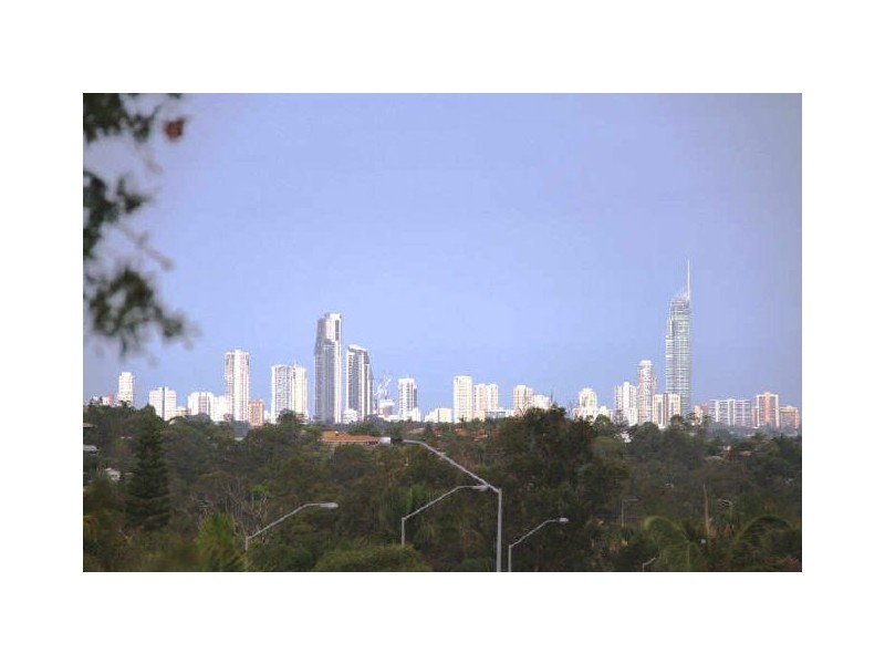 1 Leesa Court, Highland Park QLD 4211