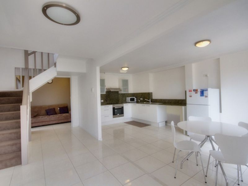 2 Koonan Court, Ashmore QLD 4214