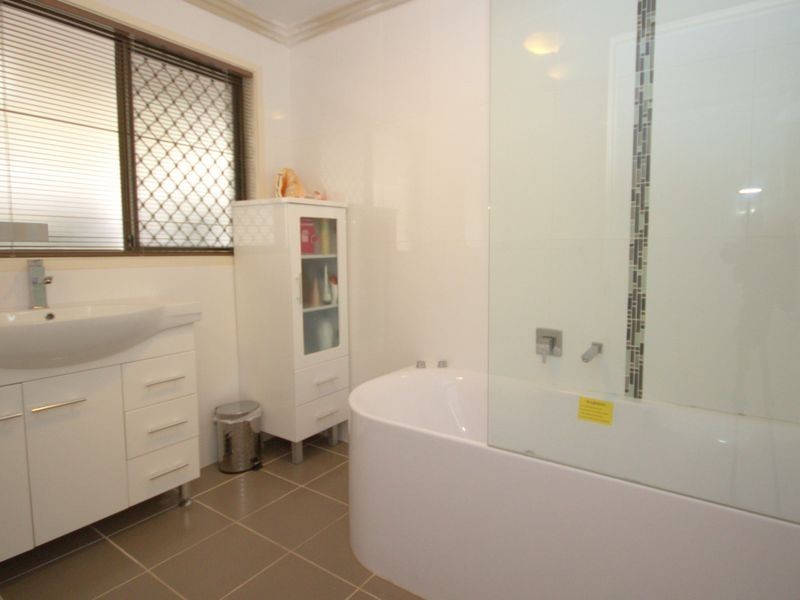 2 Koonan Court, Ashmore QLD 4214