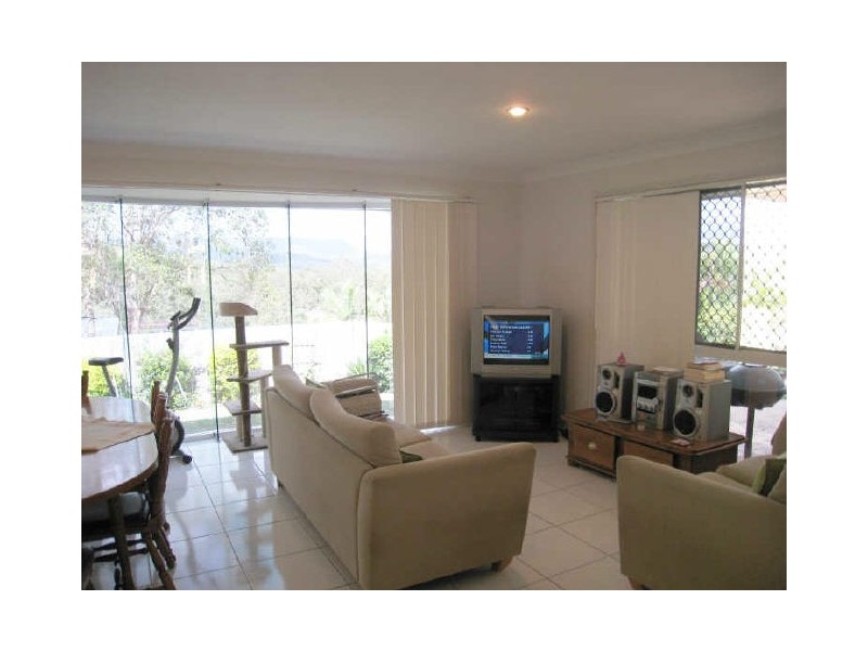 186 Alexander Drive, Highland Park QLD 4211