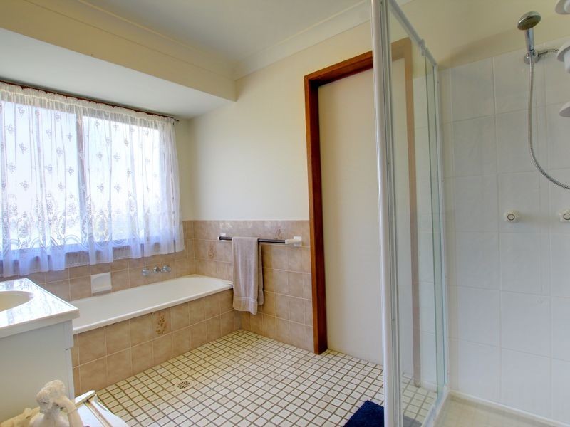 97 Hinkler Drive, Worongary QLD 4213