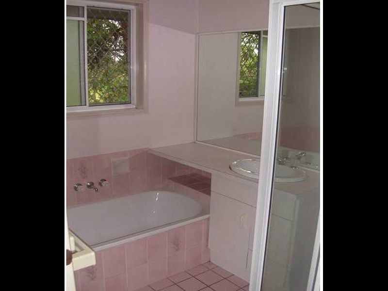 5 Minugh Court, Carrara QLD 4211