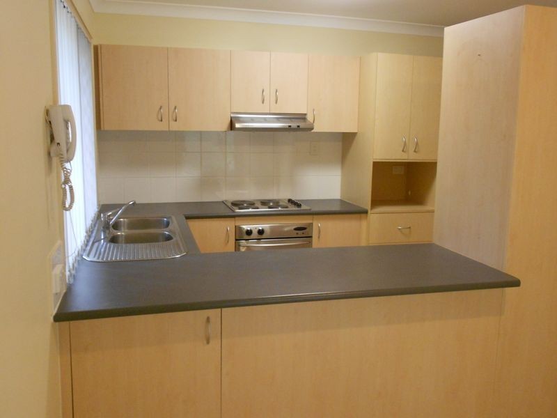 2/80 Paddington Drive, Carrara QLD 4211