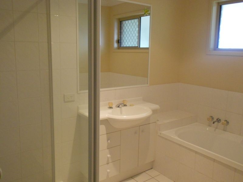 2/80 Paddington Drive, Carrara QLD 4211