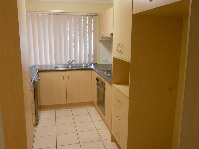 2/80 Paddington Drive, Carrara QLD 4211