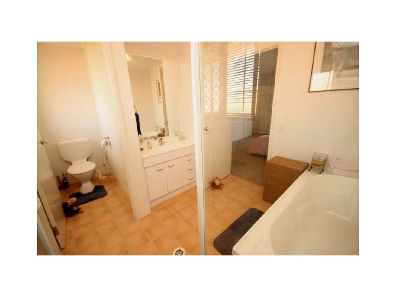 14 Zane Street, Molendinar QLD 4214