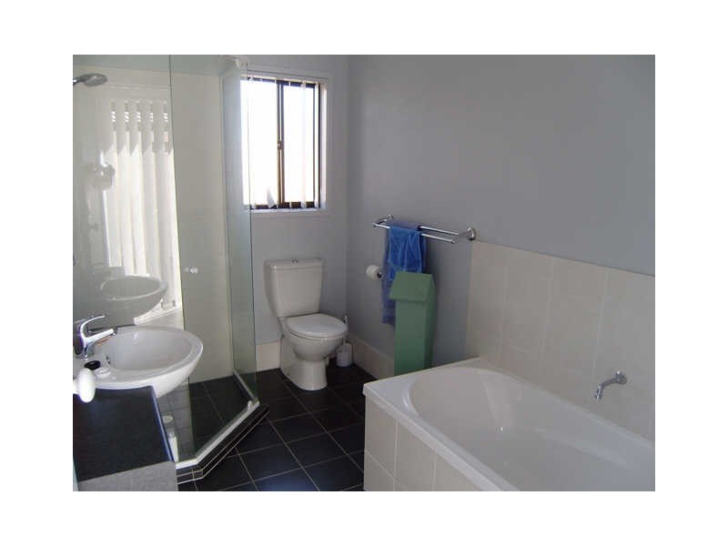 2/3 Chantrill Avenue, Nerang QLD 4211