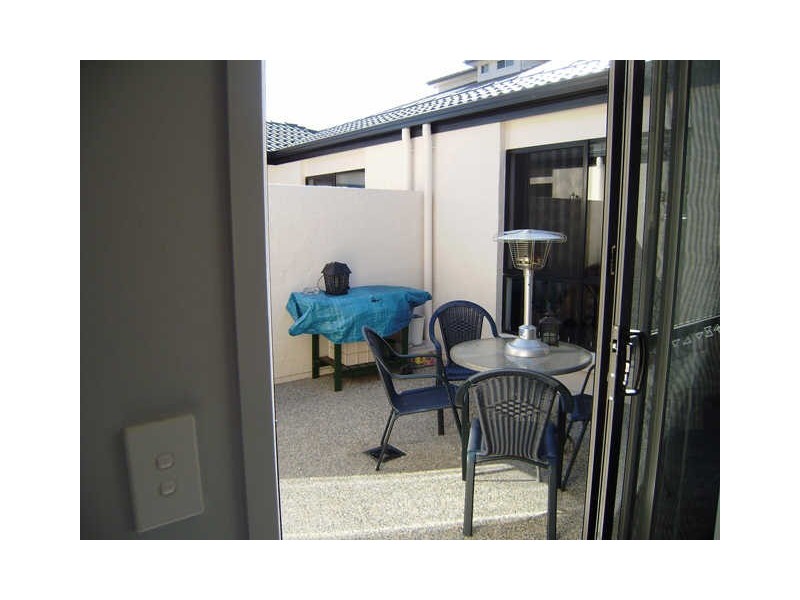 2/3 Chantrill Avenue, Nerang QLD 4211