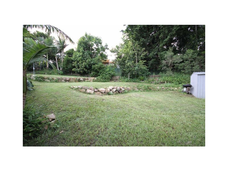 10 Bernadette Place, Highland Park QLD 4211