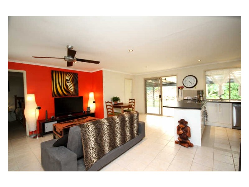 10 Bernadette Place, Highland Park QLD 4211