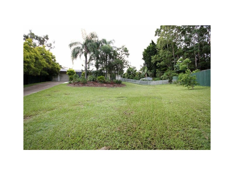 10 Bernadette Place, Highland Park QLD 4211